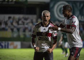 Ceni volta a vencer com o Flamengo, mas atuação em campo não convence